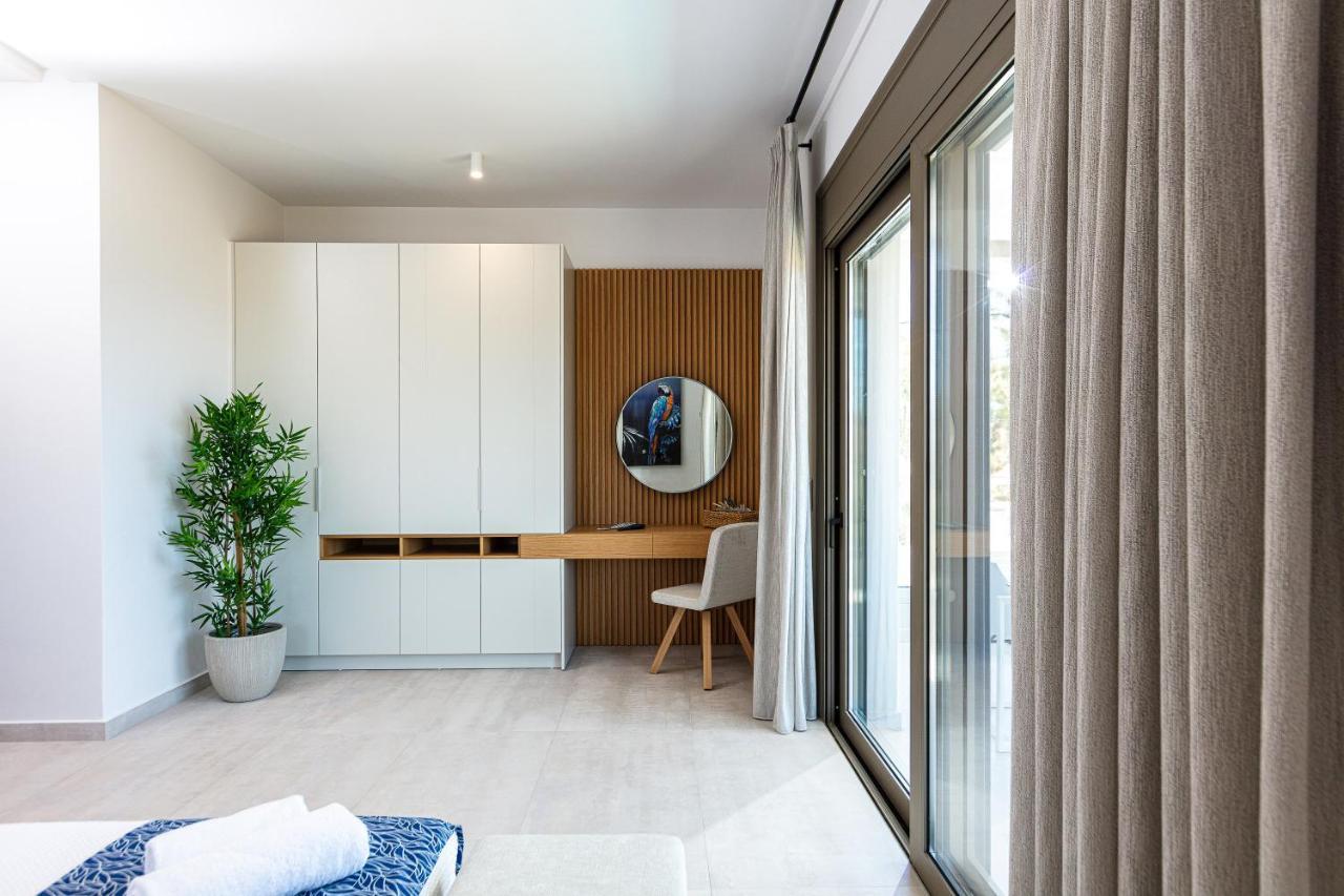 Lagoon Seaside Villa, Sumptuous Retreat,By Thinkvilla Pánormos المظهر الخارجي الصورة